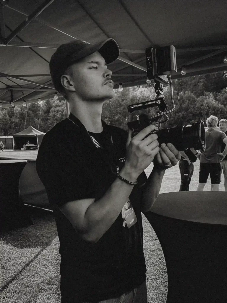 Videotuotanto Studius kuvaamassa työprojektia